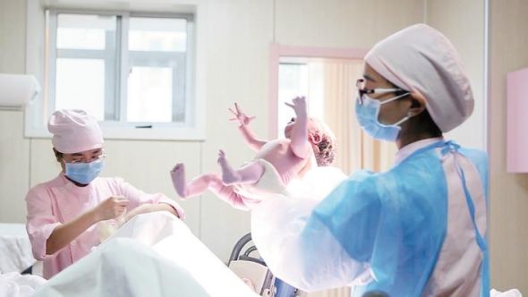 一名健康宝宝在湖北省妇幼保健院出生 图片由湖北省妇幼保健院提供